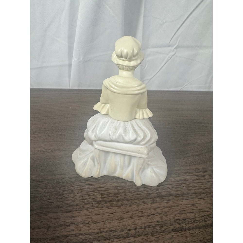 Vintage Avon Betsy Ross Figurine Topaze Cologne Bottle Collectible 1970s - Picture 2 of 3